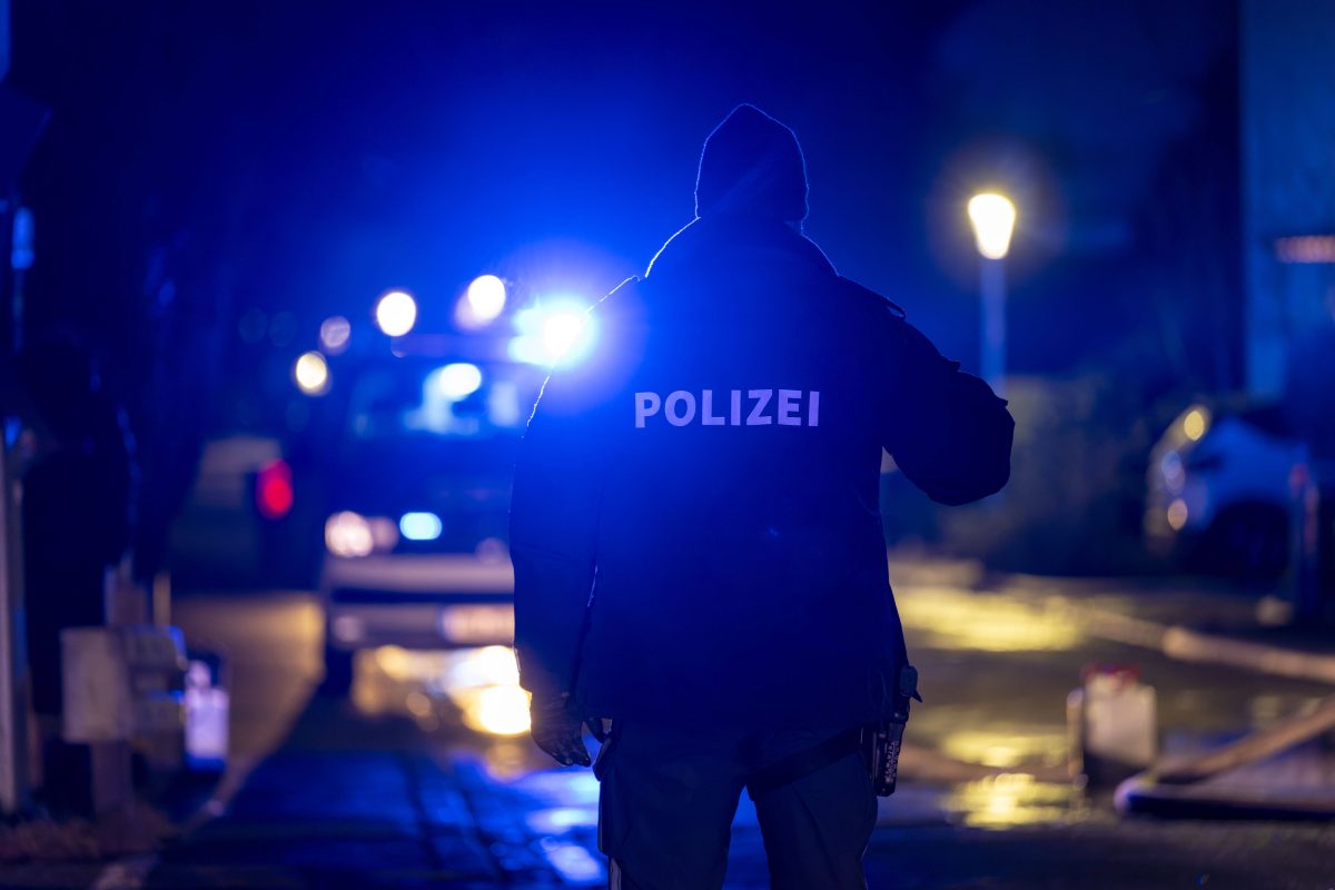 Ein 13-Jähriger wurde durch einen Messerstich in Kiel lebensgefährlich verletzt.