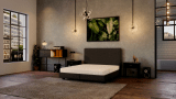 Schlafzimmer im Industrial-Style mit unbezogener Matratze