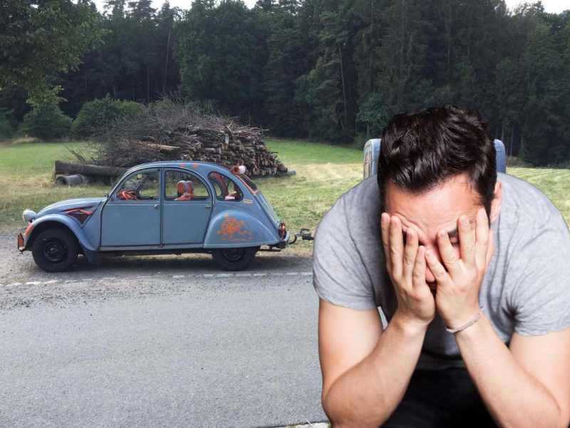 Camping: Mann baut Mini-Wagen zum Camper um – in der ersten Nacht bemerkt er seinen Fehler