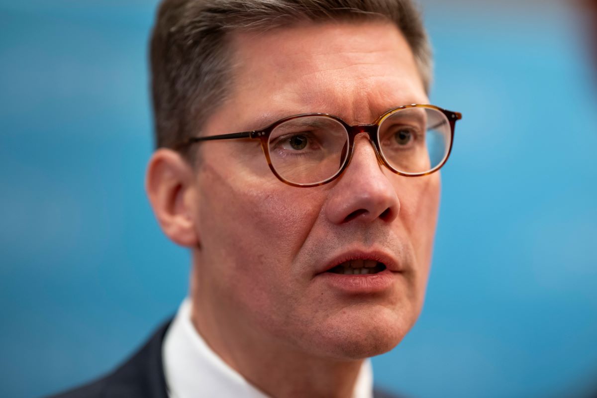 Der CDU-Bundestagsabgeordnete Christian Hirte beschÃ¤ftigte Russen mit FSB-Kontakten.