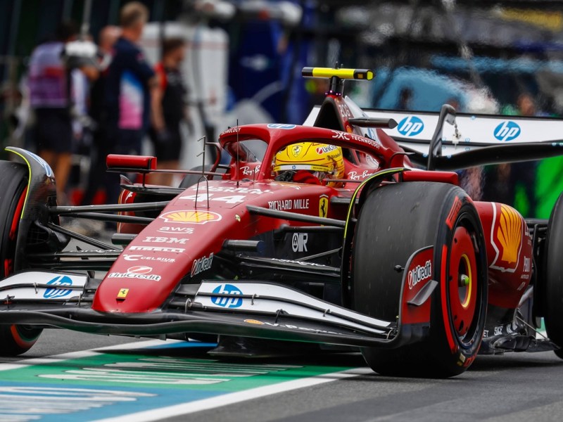 Lewis Hamilton: Schock bei Australien-Auftakt! PlÃ¶tzlich rasen Autos auf ihn zu