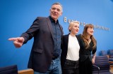 Merz, Spahn, Baerbock â€“ bald alle raus? Die Linke will Mandate begrenzen und Politiker zum Abschied zwingen.