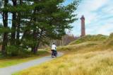 Fahrradweg fÃ¼hrt zum Leuchtturm auf Norderney
