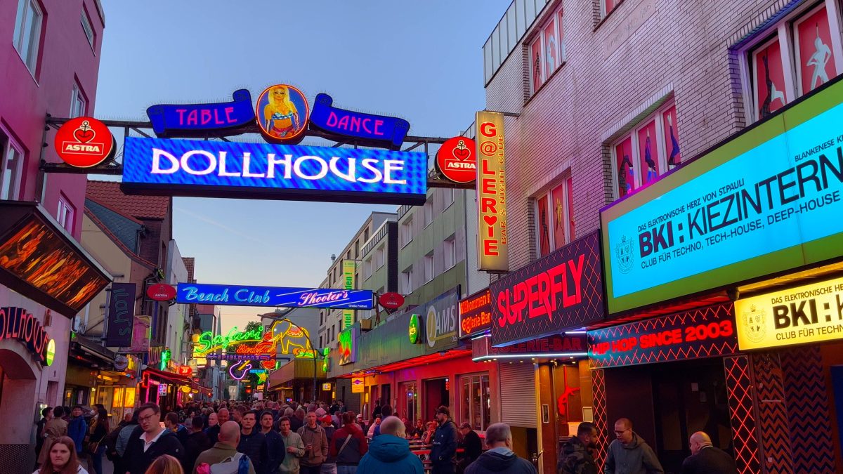 Die Reeperbahn in Hamburg.