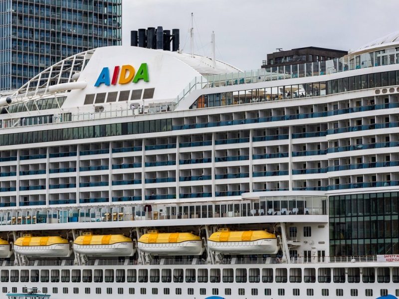 Aida: Kreuzfahrt-Neuling besorgt! Auf seiner Kabine bemerkt er beunruhigendes…
