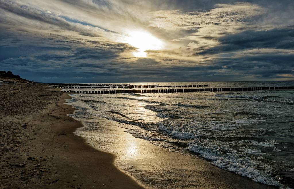 Strand bei Dämmerung