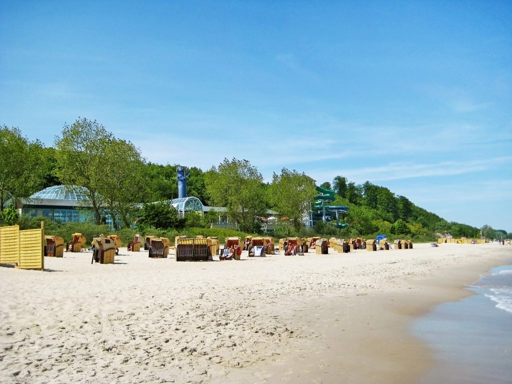 Strand bei klarem Himmel