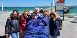 Grit gemeinsam mit ihrer Familie an der Ostsee.