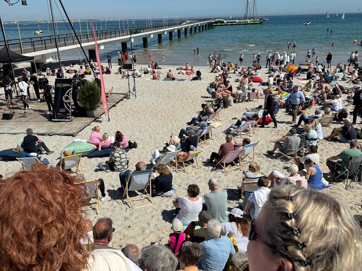 Die Eröffnung der Seebrücke in Scharbeutz an der Ostsee.