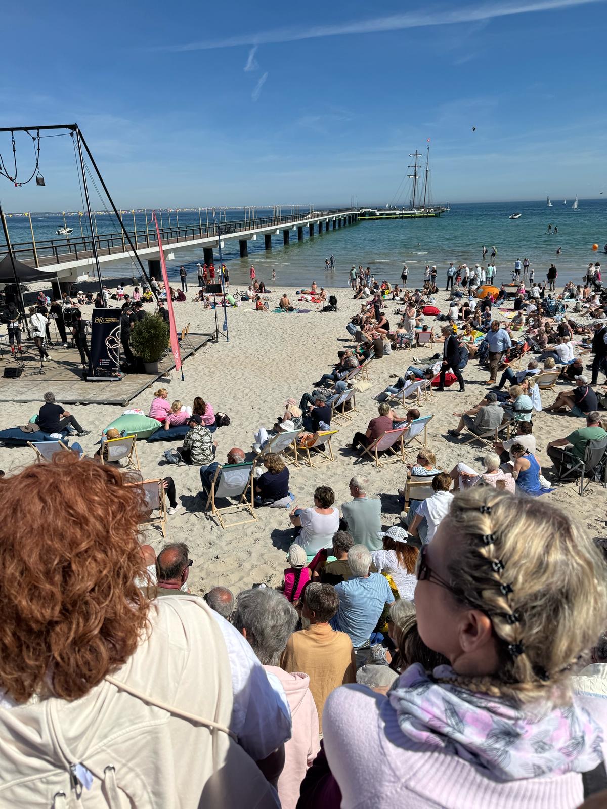 Die Eröffnung der Seebrücke in Scharbeutz an der Ostsee.