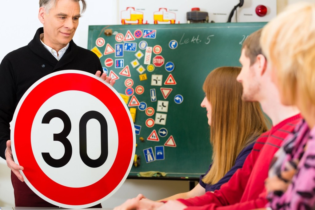 Es fehlen 10.000 Fahrlehrer
