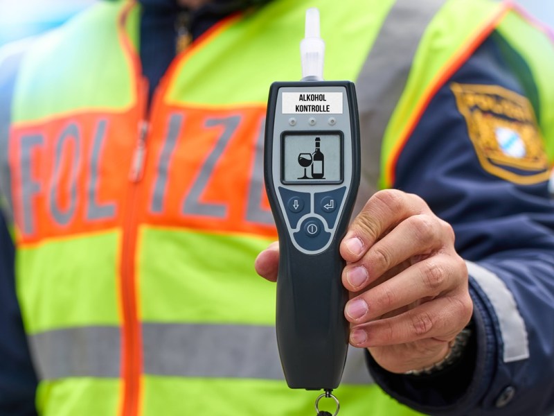 Ostsee: Mann verliert Führerschein – obwohl er auf dem Beifahrersitz saß!