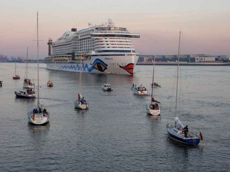 Aida-Schiff geentert! Sehr seltenes Spektakel auf offener See überrumpelt Urlauber