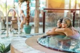 Frau und Mann im Whirlpool