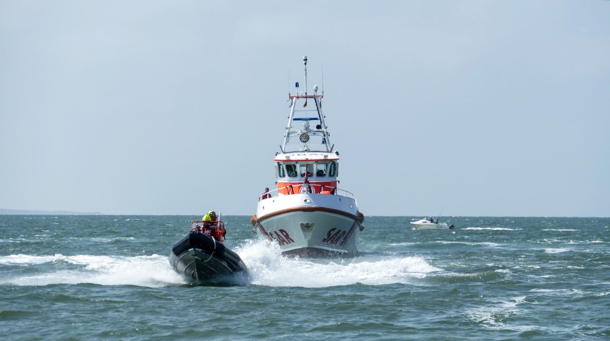 Seenotrettungskreuzer EUGEN der DGzRS-Station Norderney mit Arbeitsboot HUBERTUS.