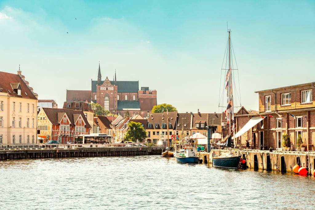 Hafen von Wismar mit kleinen Booten