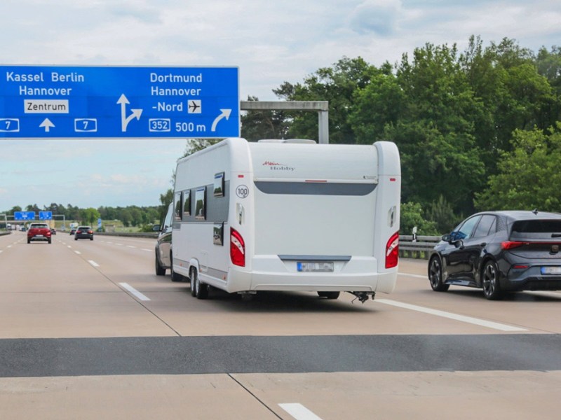 Camping-Neuling stellt vermeintlich dumme Frage – Profis antworten einstimmig – „Alter Campertrick“