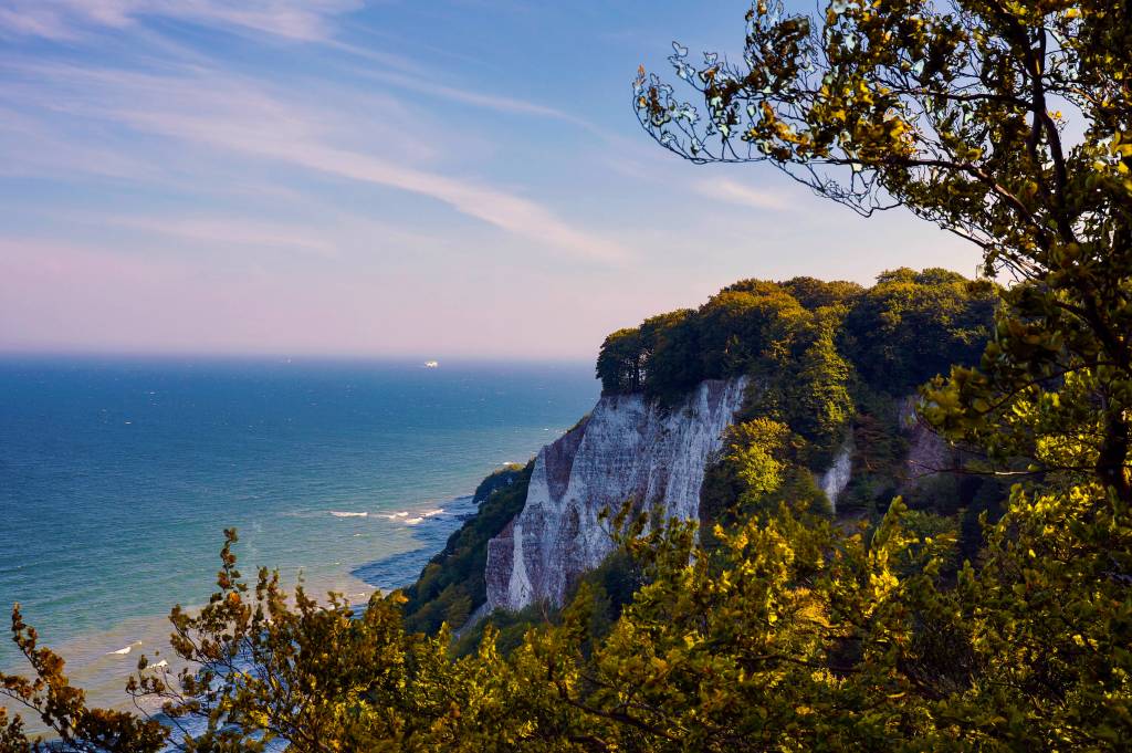 Ausblick auf das klare Meer aus dem Nationalpark