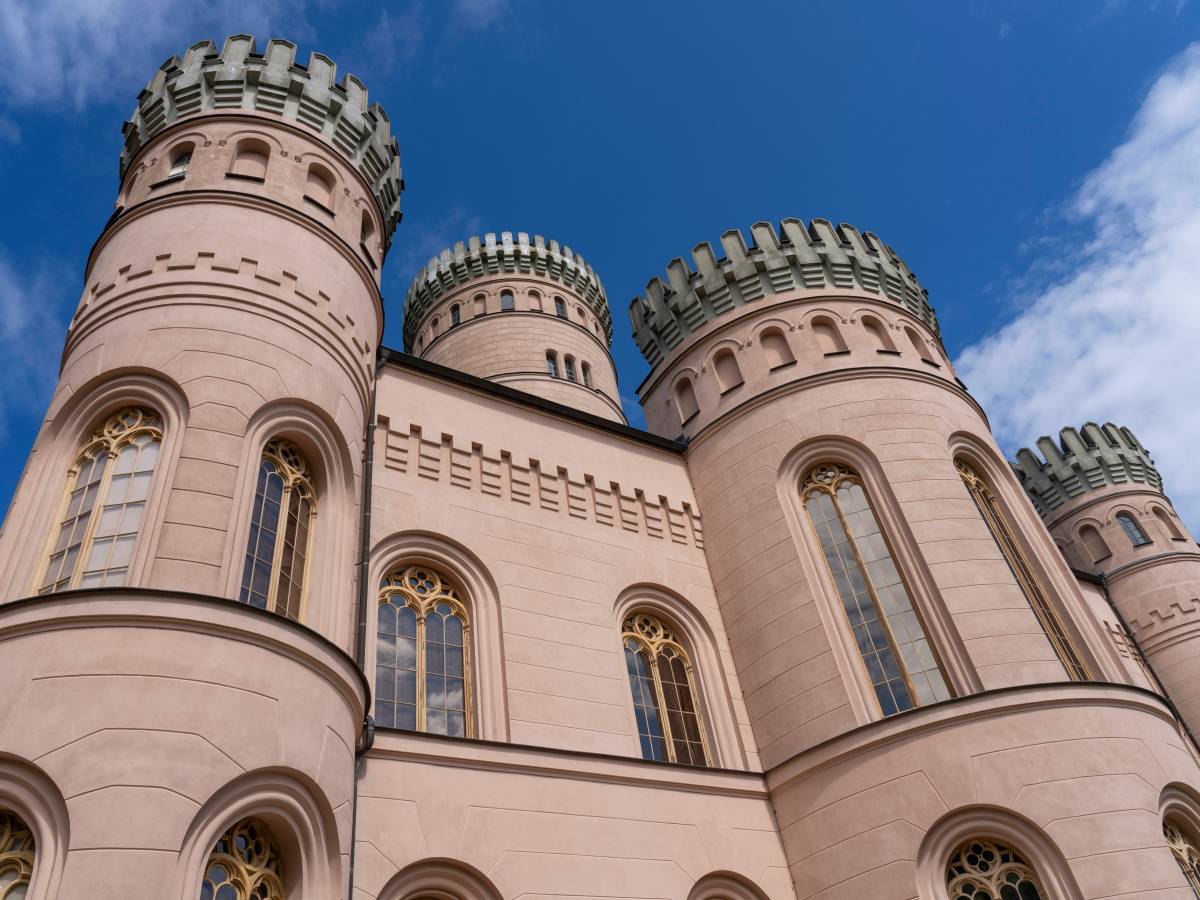 Jagdschloss Granitz ragt in den Himmel