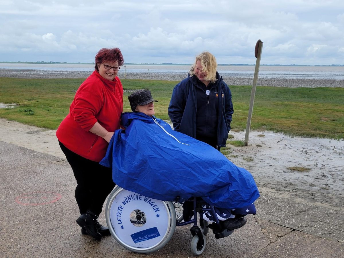 Adolf besucht ein letztes Mal die Nordsee.