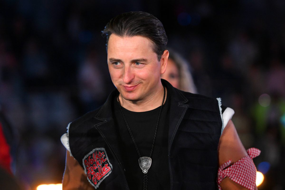 Andreas-Gabalier-erblickt-kleines-M-dchen-und-z-gert-keine-Sekunde
