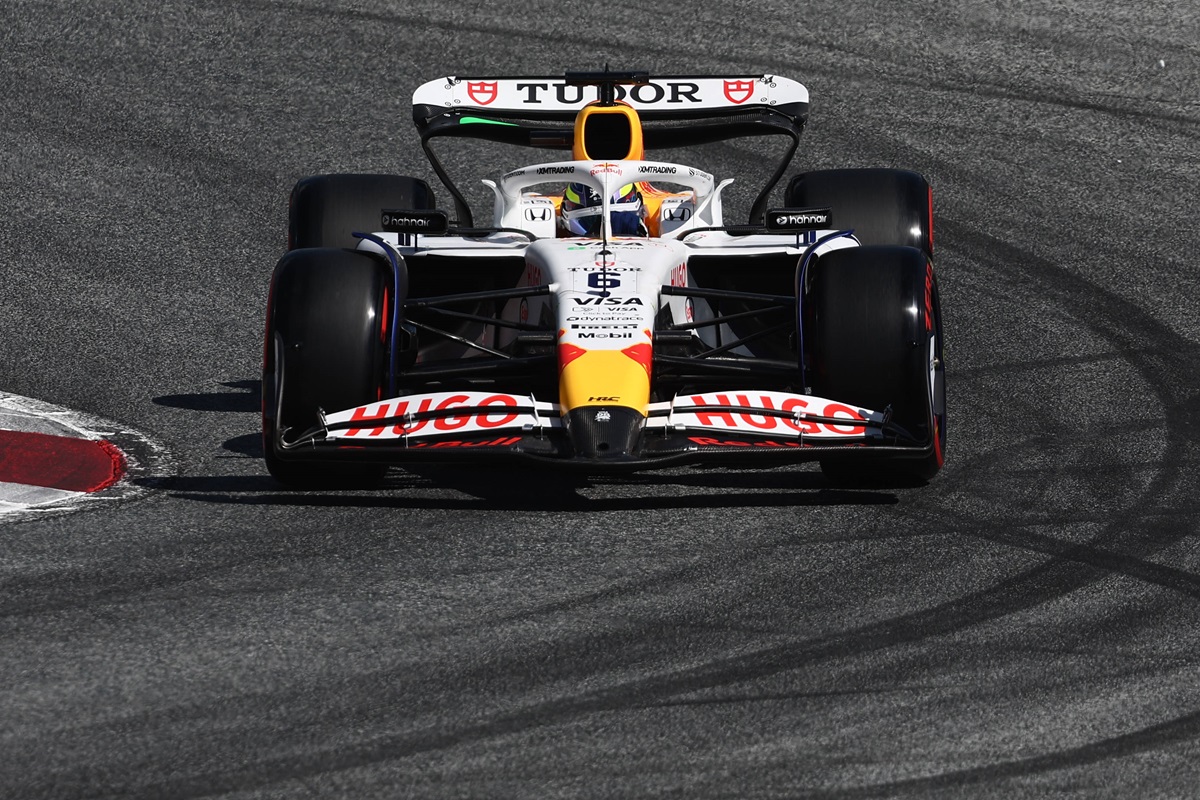 Ungewohnter-Anblick-in-der-Formel-1-Rennstall-l-sst-Katze-vor-Silverstone-GP-aus-dem-Sack