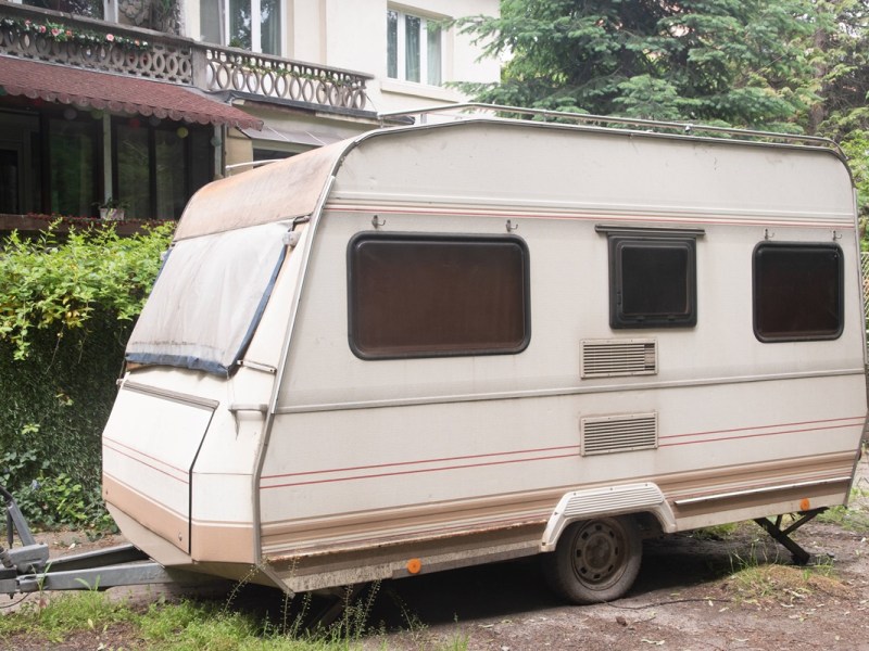 Frau kauft Camping-Mobil – kurz darauf macht sie eine erschreckende Entdeckung