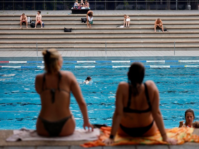 Freibäder in Deutschland sorgen mit Outfit-Verbot für Wirbel – Burkinis und lange Badekleidung tabu